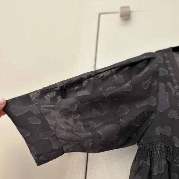 Lucca Short Sleeve Drop Waist Dress Shell in Gray Textured Pattern (Size Large) - Picture 5 of 8